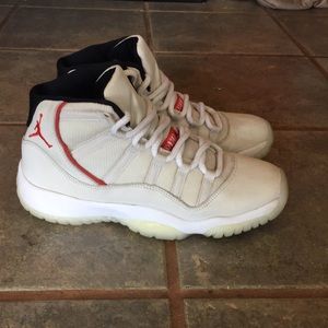 Air Jordan 11 Retro Platinum Tint/University Red